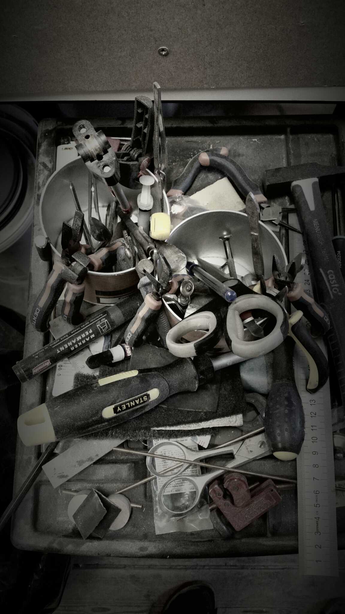 Outils mal rangés, artistique