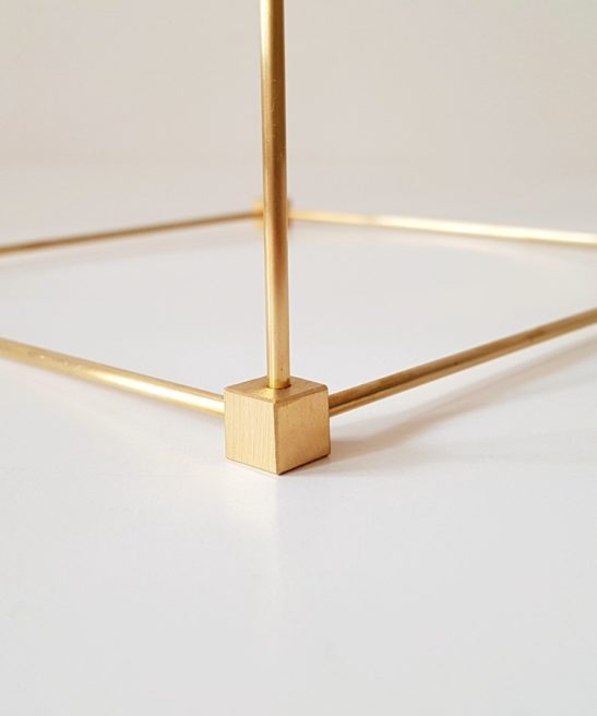 Détails Luminaire Marie-Toinette se met à nu sur fond blanc de Luminophilie par Thierry Toutin