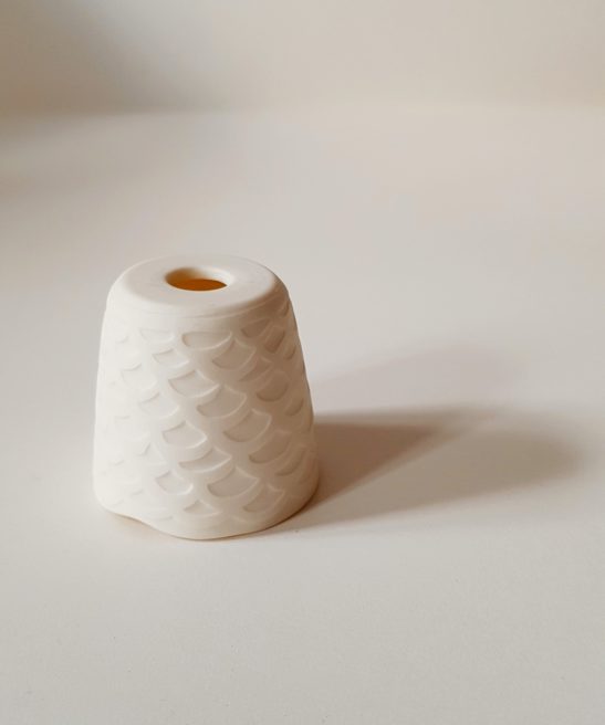 Modèle 4 Timbale en porcelaine de Caroline Peltier pour les luminaires Alphonse le Botaniste de Luminophilie par Thierry Toutin