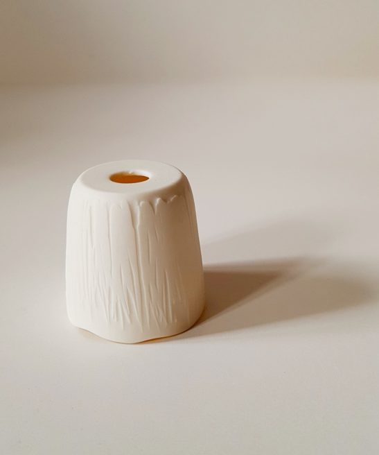 Modèle 5 Timbale en porcelaine de Caroline Peltier pour les luminaires Alphonse le Botaniste de Luminophilie par Thierry Toutin