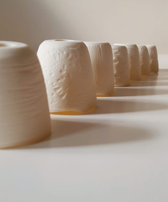 Timbales en porcelaine de Caroline Peltier pour les luminaires Alphonse le Botaniste de Luminophilie par Thierry Toutin