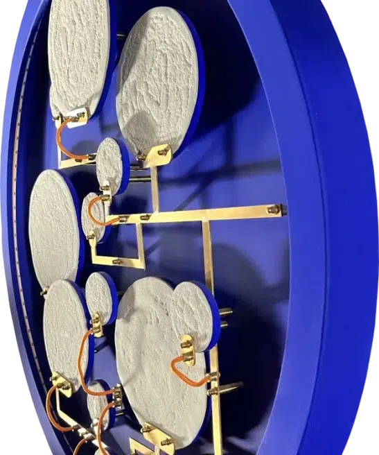 Side view of Mater Nostra, luminous sculpture in brass and porcelain.